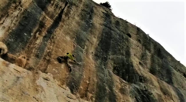 Mathieu Bouyoud on the second ascent of Ça Chauffe (F9a).